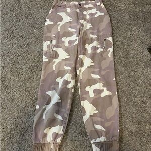 NWT Ultra High Rise Hollister Women’s Desert Camo Edgy Aesthetic Joggers Size M